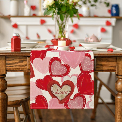 Artoid Mode mantel corredor de mesa con corazón rosa, perfecto para fiestas y celebraciones.