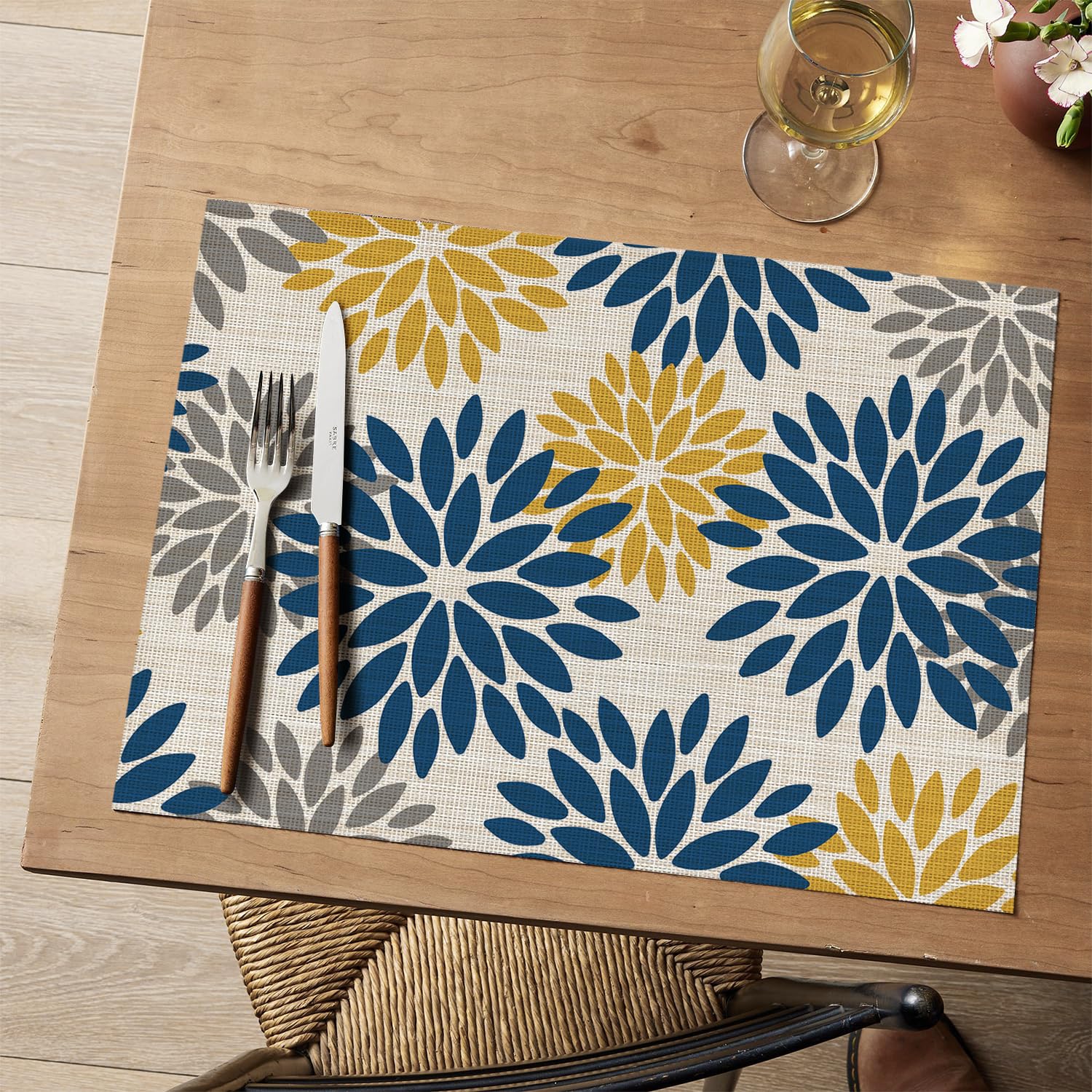 Protección de superficies con manteles de vinilo Artoid Mode para comidas.