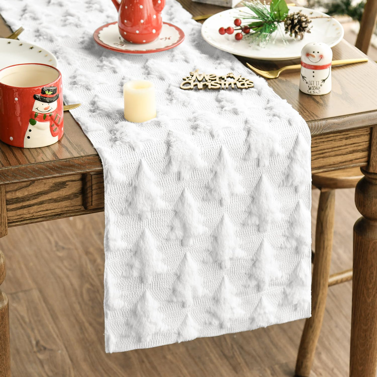 Artoid Mode mantel-individual-navidad-peluche-arboles protege la mesa durante fiestas.