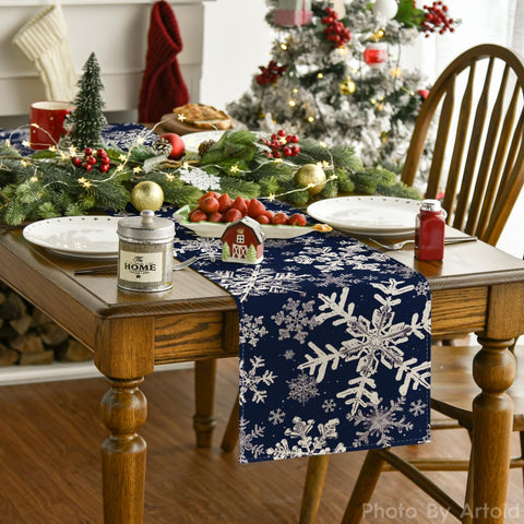 Mantel azul navideño con copos de nieve, ideal para cenas familiares