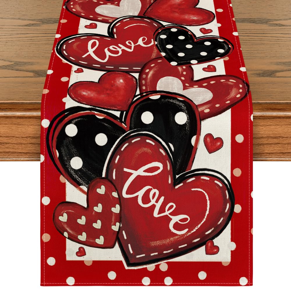 Artoid Mode mantel corredor para mesa rojo con lunares y corazones, vista frontal ideal para fiestas