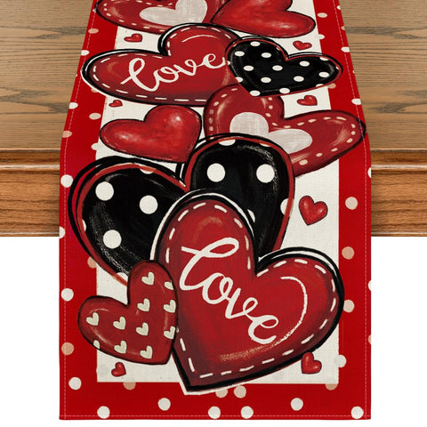 Artoid Mode mantel corredor para mesa rojo con lunares y corazones, vista frontal ideal para fiestas
