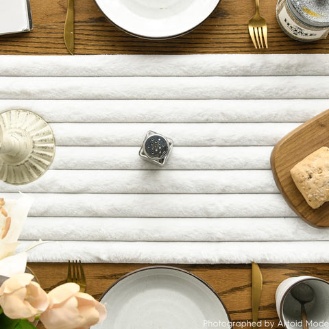 Artoid Mode runner de mesa marfil jacquard, textura cálida para cenas y celebraciones
