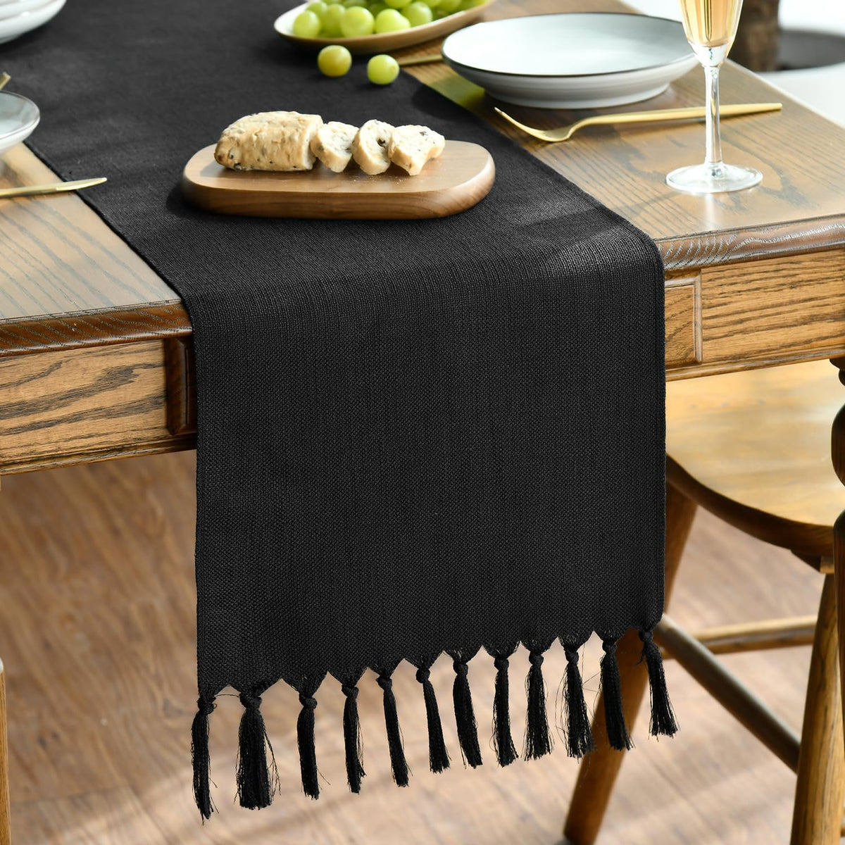 Sendero de Artoid Mode con borla negra para cenas elegantes.