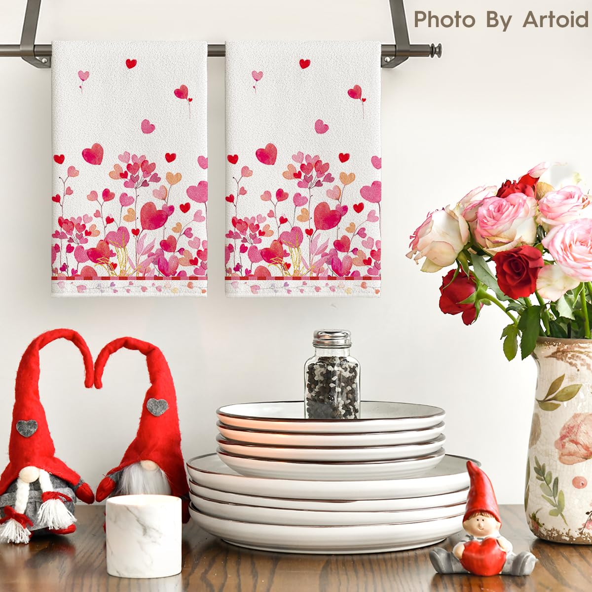 Artoid Mode, detalle de corazones rosa, añade encanto y funcionalidad a la cocina diaria.