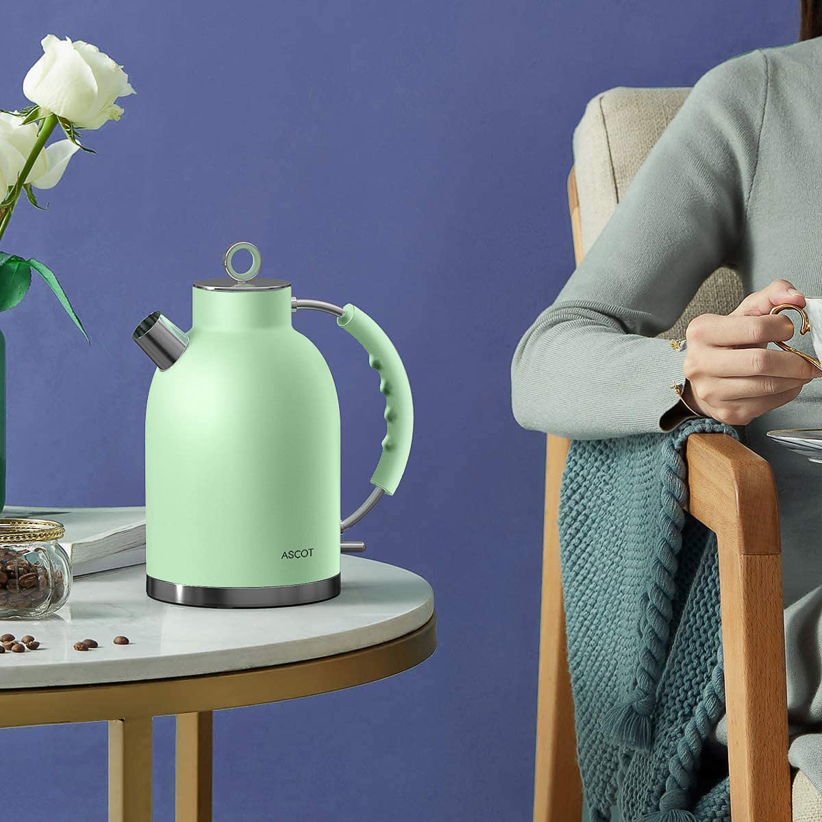 Olla eléctrica ASCOT mate verde con tapa separada para verter con precisión