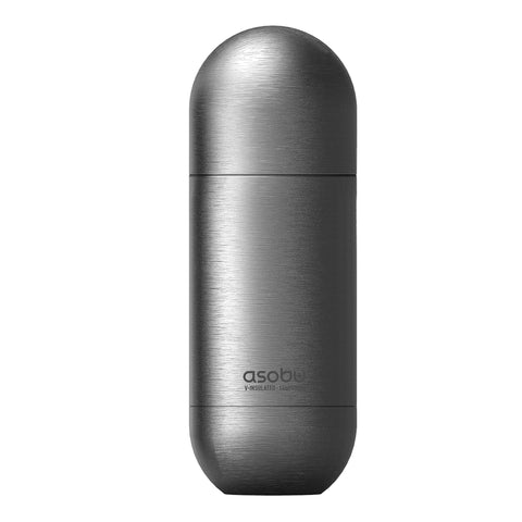 asobu Capsule Bottle en acero inoxidable, diseño elegante para llevar bebidas en movimiento.