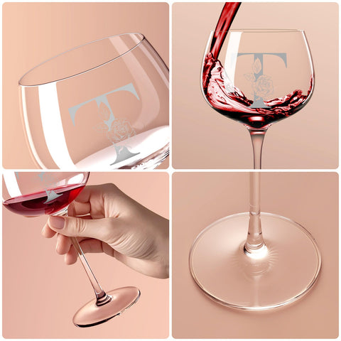 Brindis con vaso personalizado de Astonlink durante una cena especial.