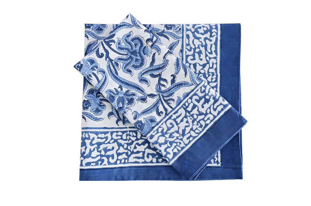 ATOSII Midnight Bloom: servilletas azules con diseño floral para cenas elegantes.