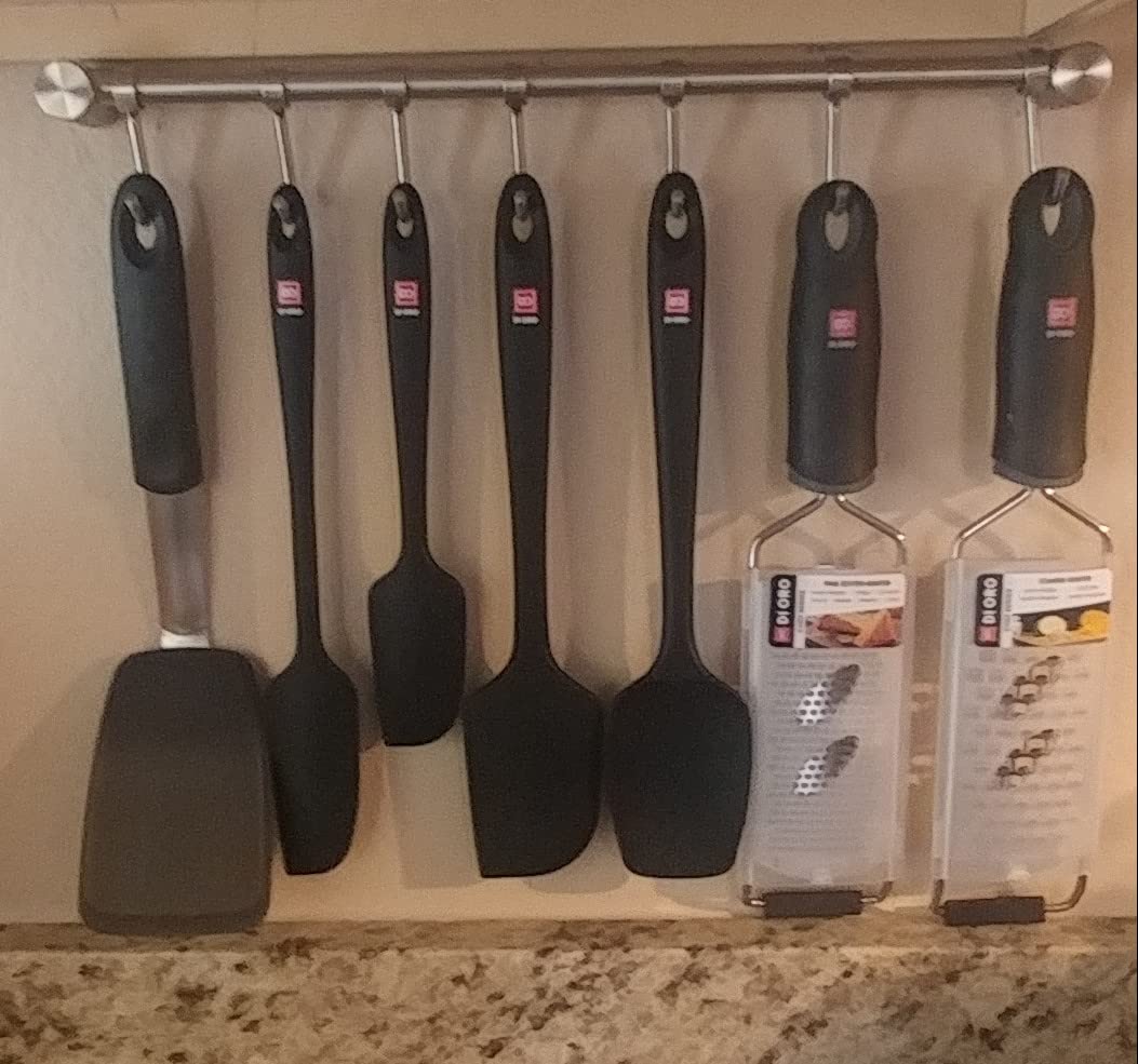 Audmore diseño compacto ahorra espacio y mantiene utensilios a mano.