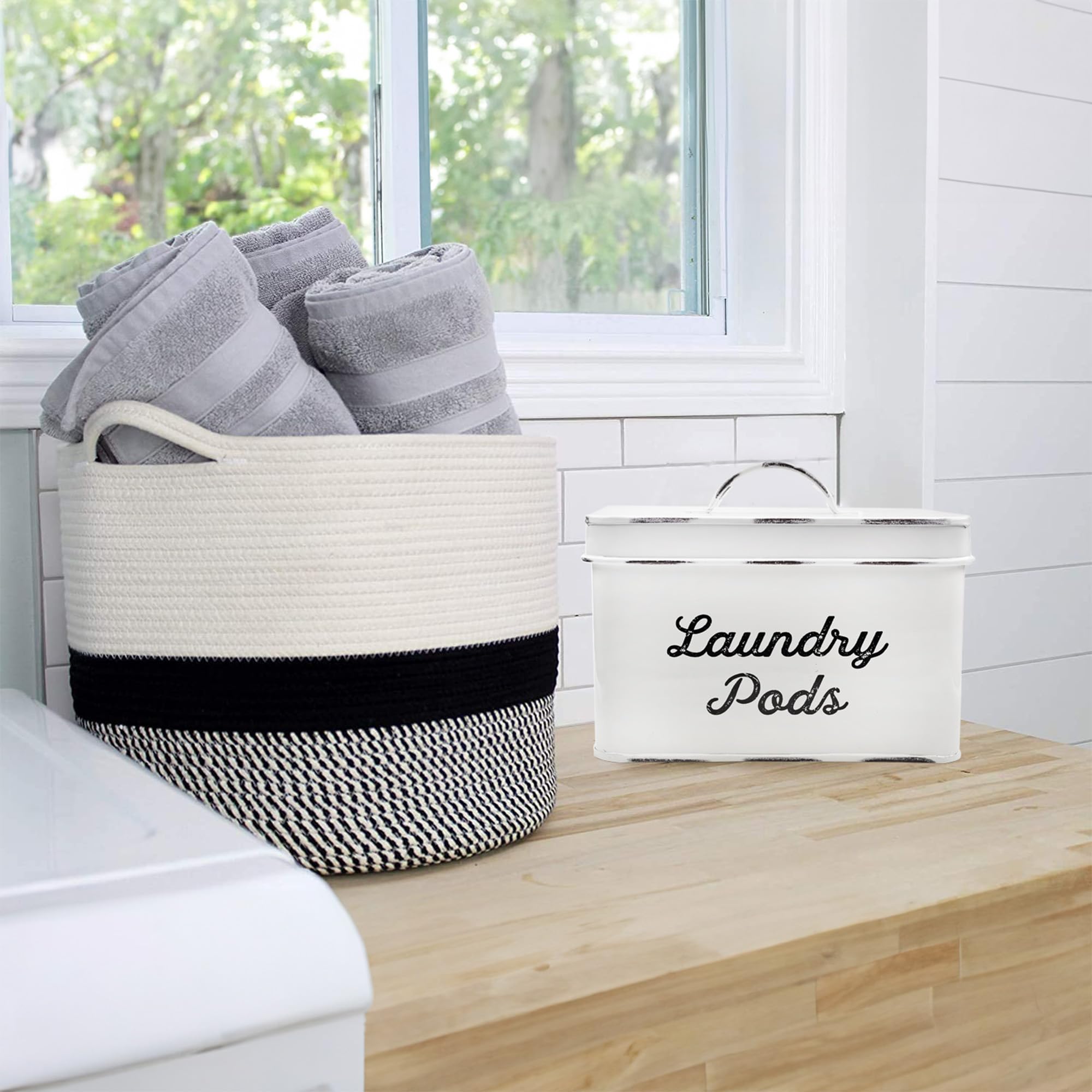 AuldHome Design color blanco con destello negro, estilo rústico para lavandería