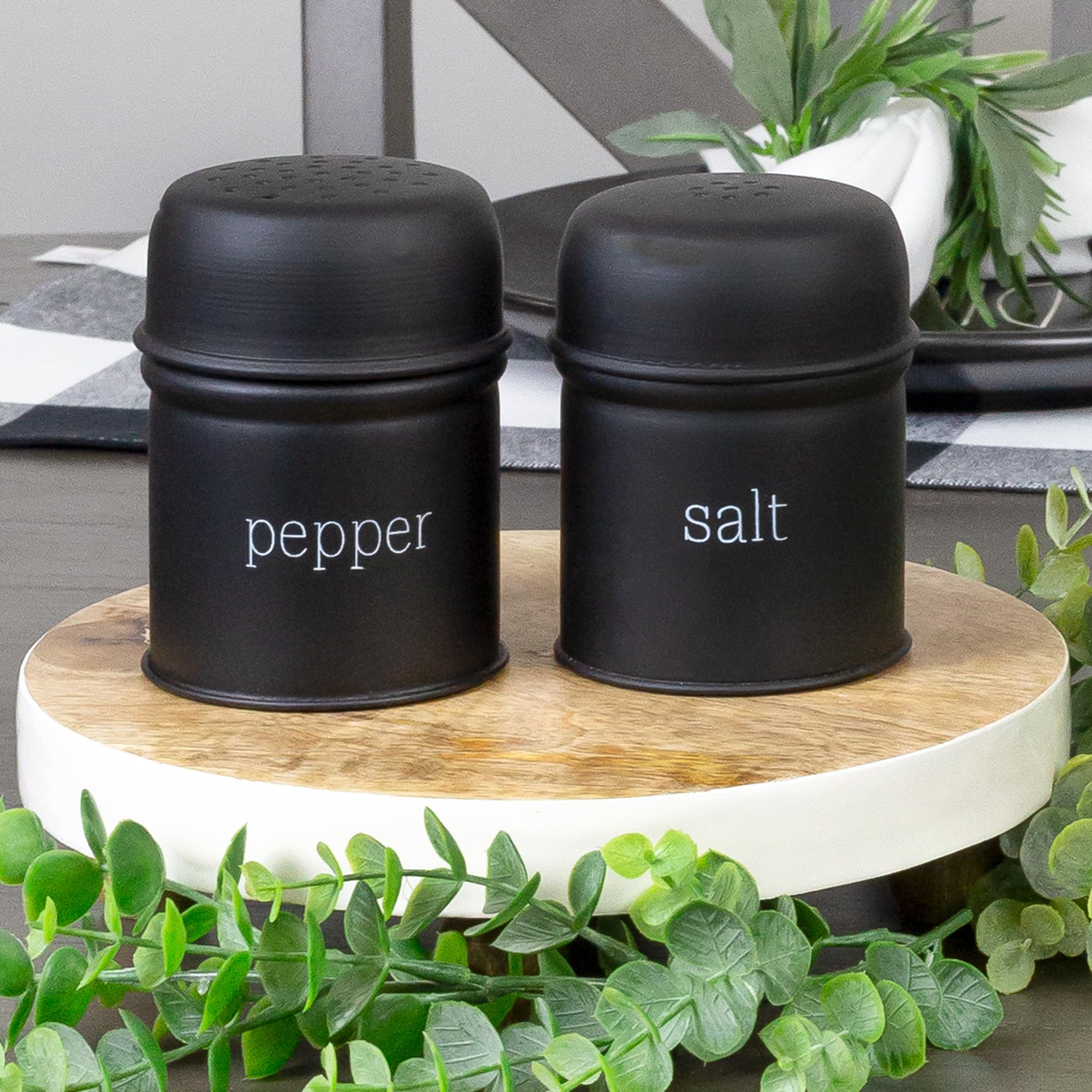 AuldHome Design conjunto salero pimienta negro mate, ideal para cocina contemporánea.