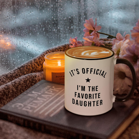 Aurahouse Taza Hija Favorita en escritorio, perfecta para pausas laborales.