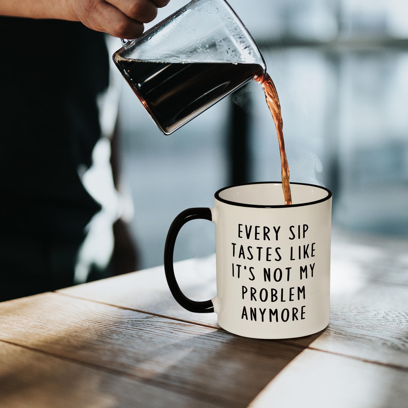 Aurahouse taza jubilación en mano, agarre cómodo para cada sorbo.