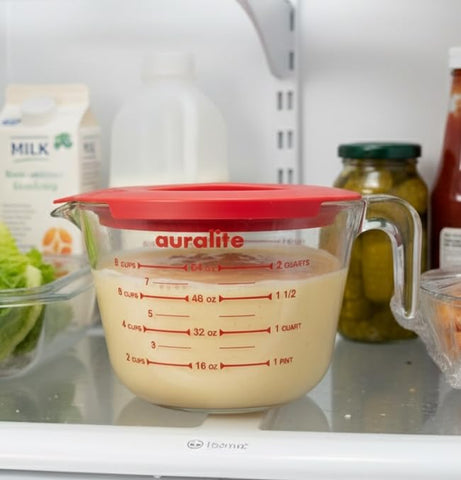 Auralite mango ergonómico para un agarre cómodo durante el vertido.