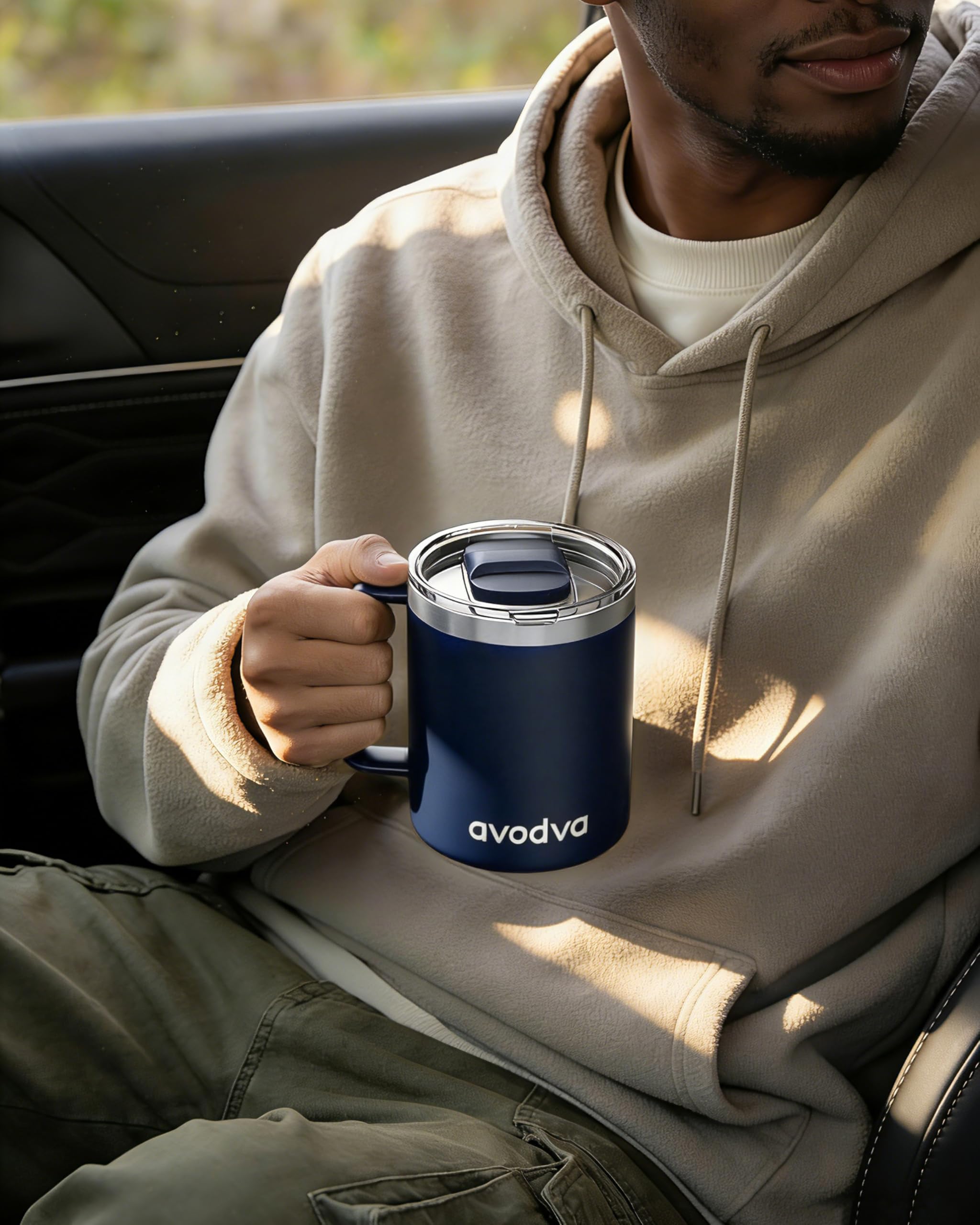 avodvo taza azul marino, regalo práctico para amantes del café.