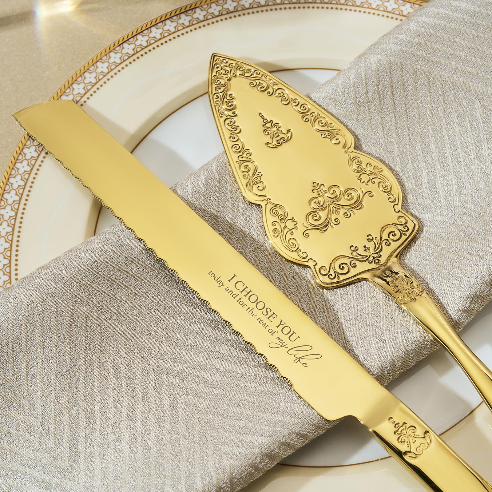 Escena de mesa de boda con brillo dorado AW BRIDAL