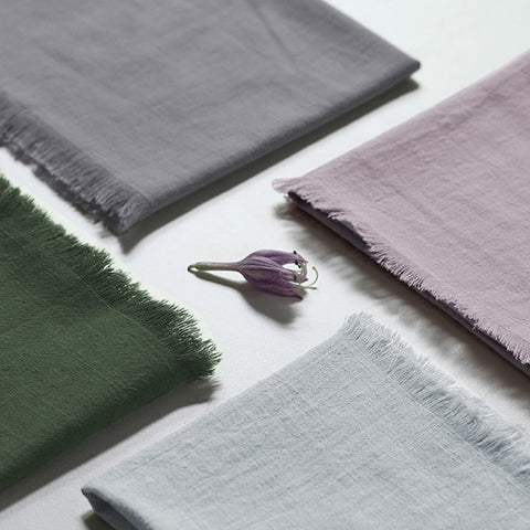 Ayuzawa servilletas con acabado artesanal para mesa elegante.