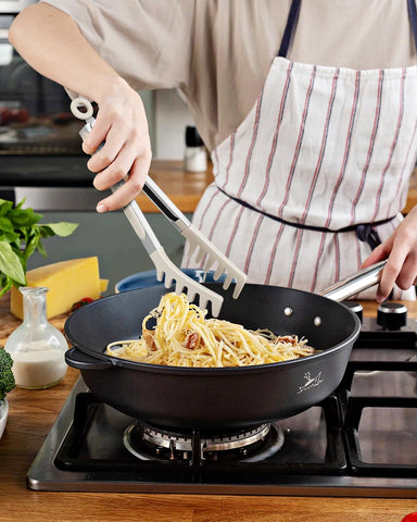 Badiano diseño ergonómico para servir mantiene utensilio estable y balanceado durante la comida.