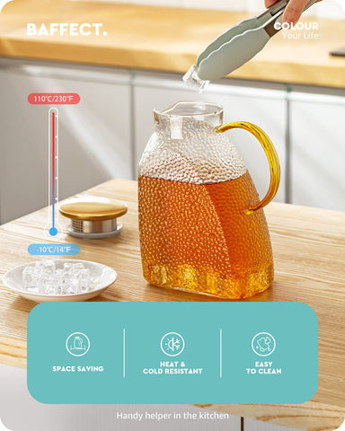 Jarra Baffect con filtro de dos aperturas para mantener pulpa o té al verter.