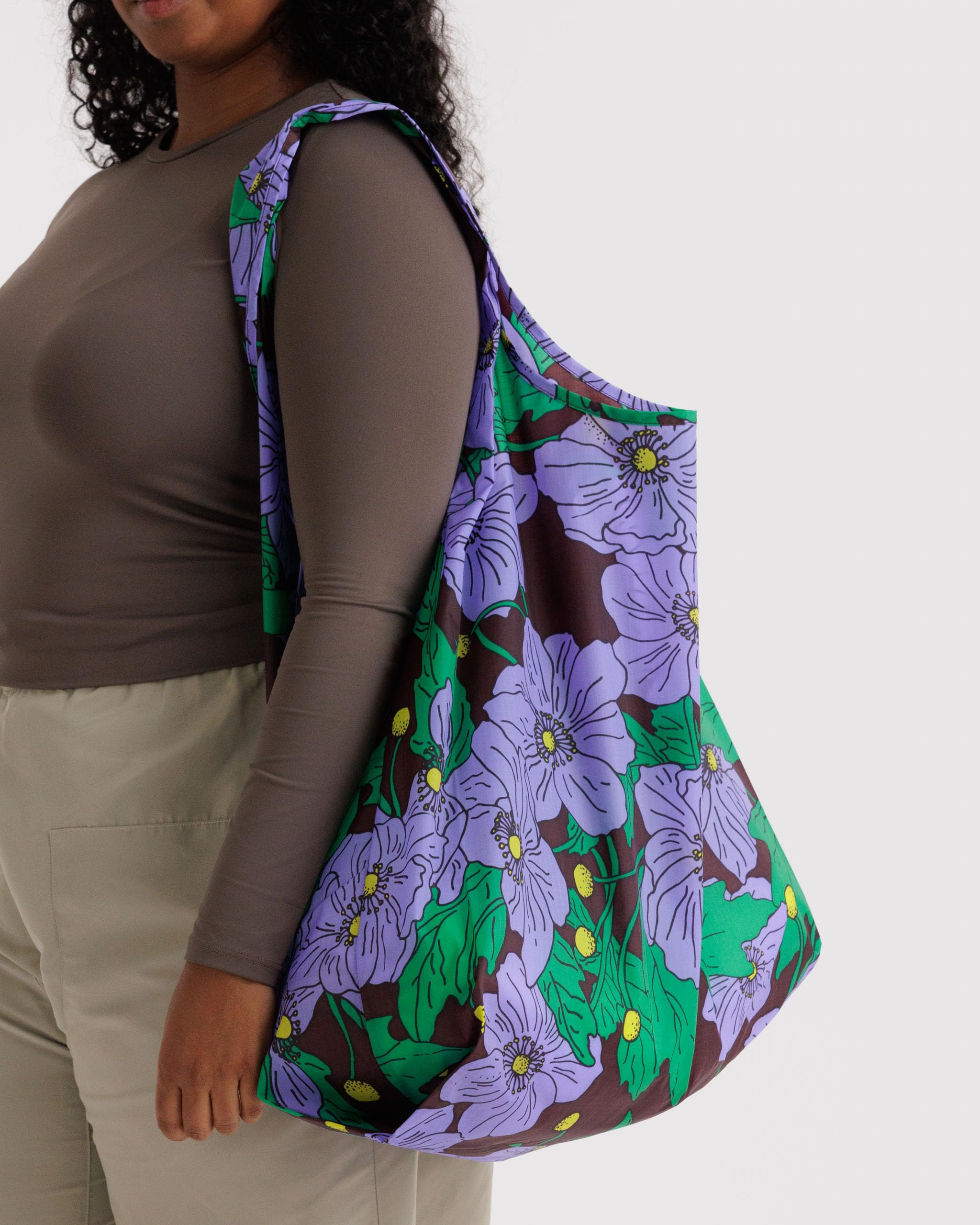 BAGGU Amazon bolsas florales plegables, se pliegan en estuche de 6x6 para guardar.