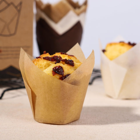 Forro Bake Choice Tulip natural, caja kraft estable para envío y almacenamiento.