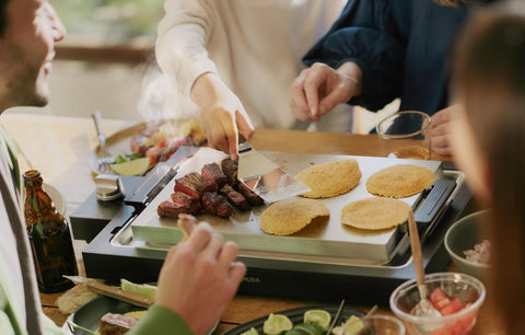 BALMUDA The Teppanyaki con visión 360 grados facilita interactuar y servir