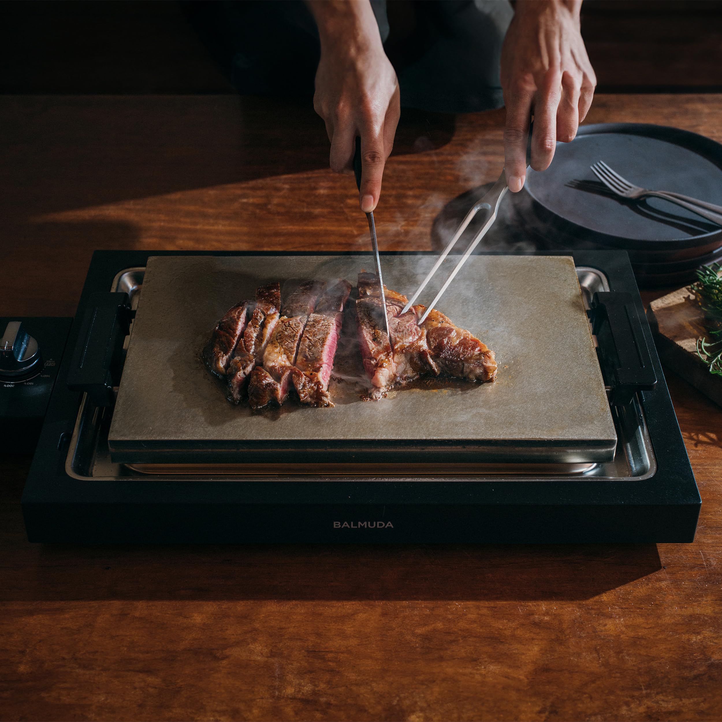 BALMUDA The Teppanyaki diseño sin bordes permite ver la cocción desde cualquier ángulo