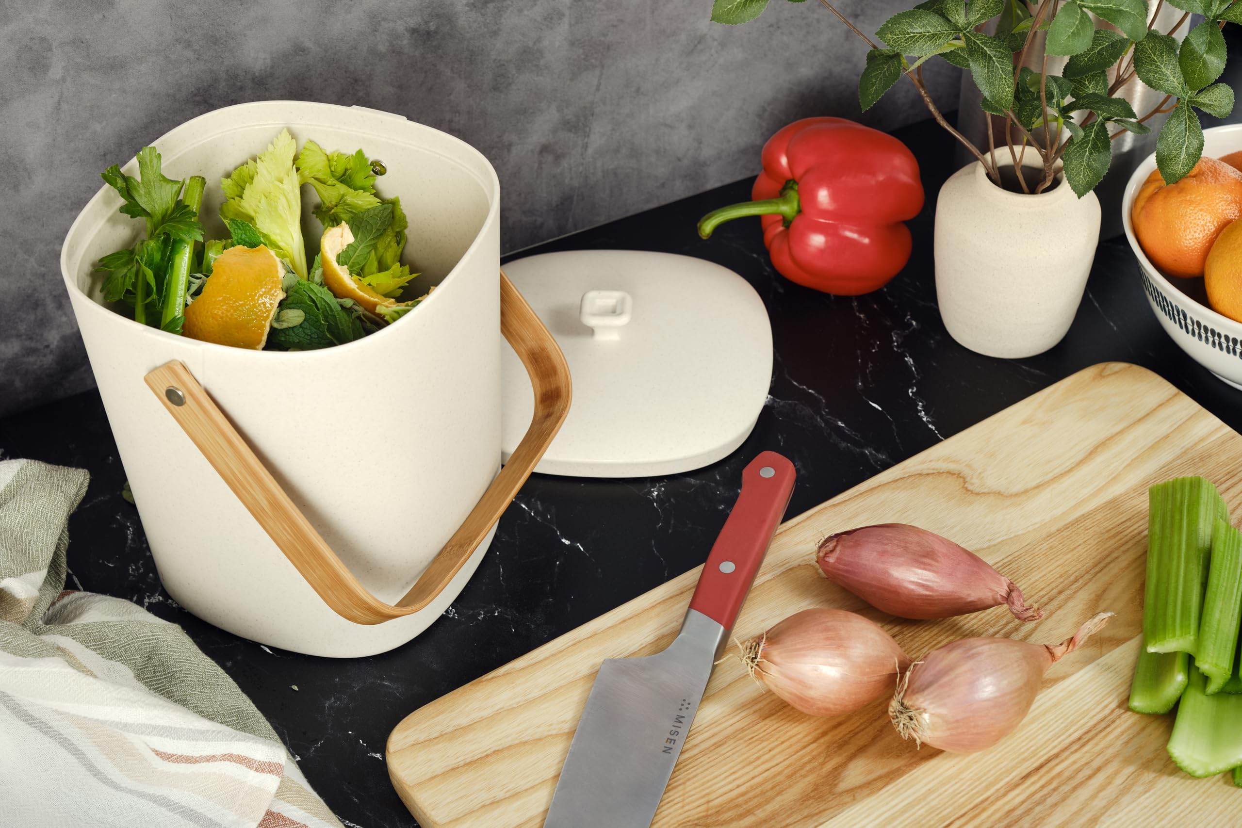 Bamboozle: sistema de control de olor en la tapa para uso diario en la cocina.
