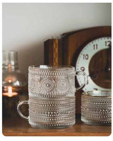 Bandesun tazas con asa elegante, realzan el desayuno.