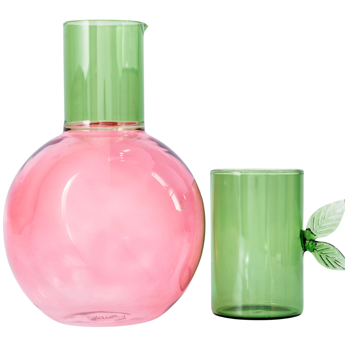 Ban.do jarra cristal cereza gigante, ideal para agua personal con estilo en la mesita.