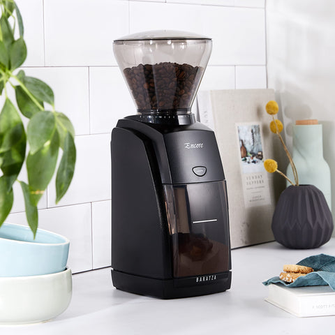 Baratza Encore pulsador frontal para moler rápido y fácil.
