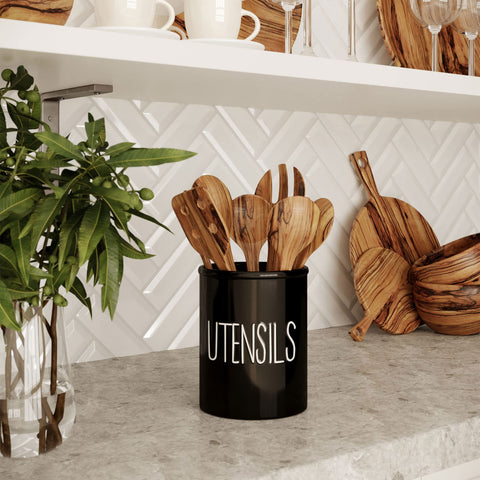 Barnyard Designs porta-utensilios decorativo aporta encanto rústico a la cocina