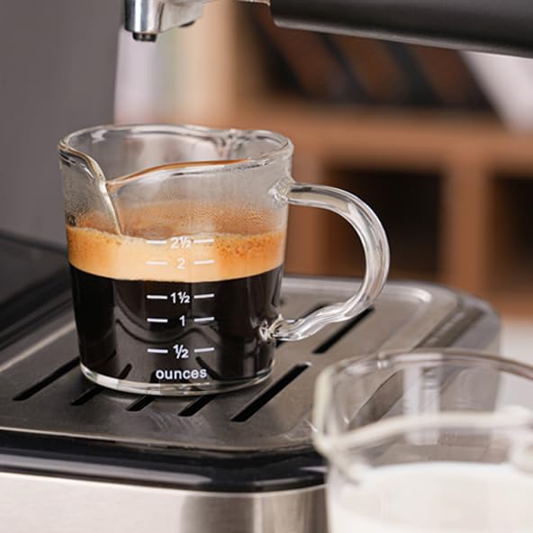 BCnmviku vaso espresso 3oz con vertedor ergonómico para un vertido suave.
