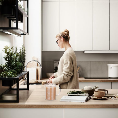 BCnmviku vaso medidor apto para microondas, práctico en cocinas modernas.