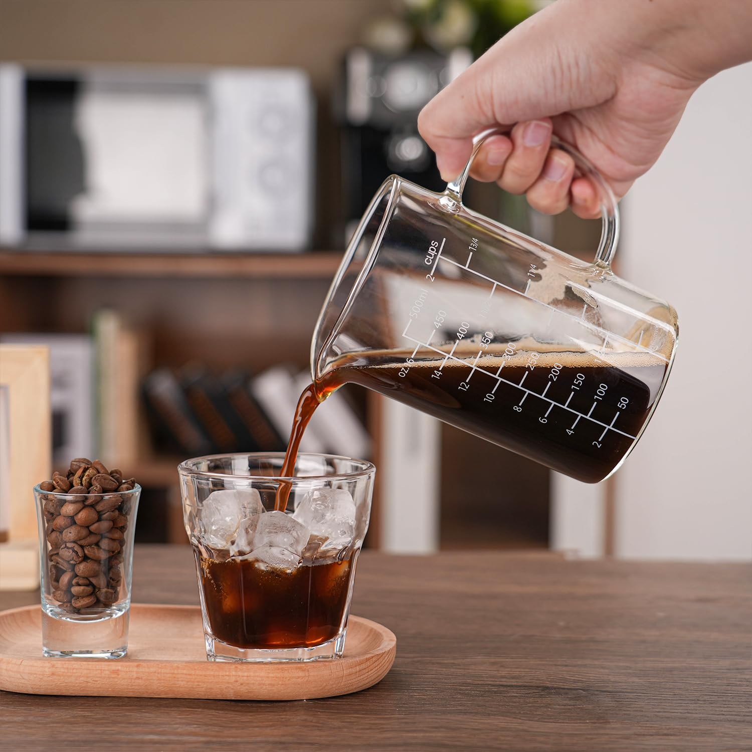 BCnmviku vaso medidor con mango ergonómico, vertido cómodo y controlado.