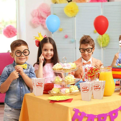 Diseño clásico rayas rojas y blancas, perfecto para proyecciones caseras.