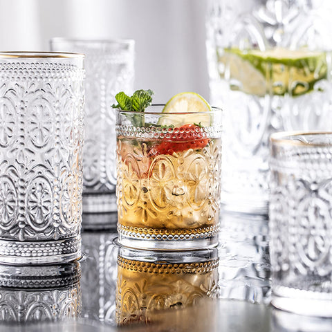 Bekith diseño retro para servir bebidas con elegancia.