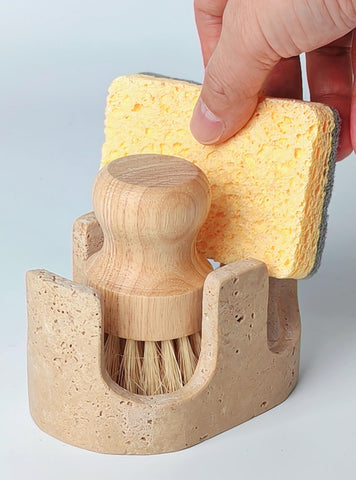 BekPooQ: soporte de travertino con dos ranuras para esponjas, orden y secado.