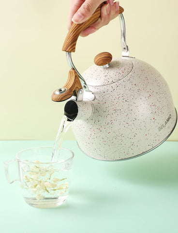Hervidor Belanko crema con diseño elegante para la mesa