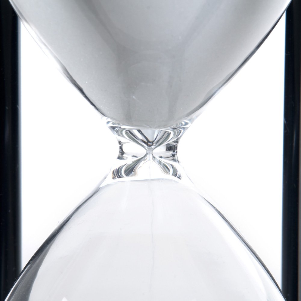 Bellaware detalle de cristal blanco, realza la estética minimalista del espacio.