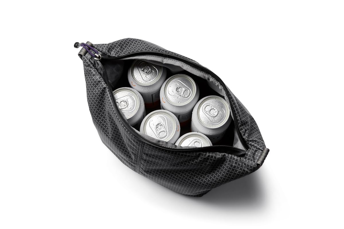 Bellroy Lite Cooler Caddy, diseño compacto, ideal para ajustar en mochilas.