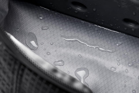 Bellroy Lite Cooler Caddy, revestimiento interior impermeable para evitar filtraciones.