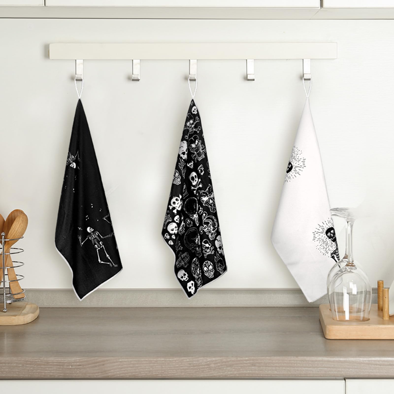 Toalla de mano con calavera Bencailor, práctica para limpiar superficies pequeñas.