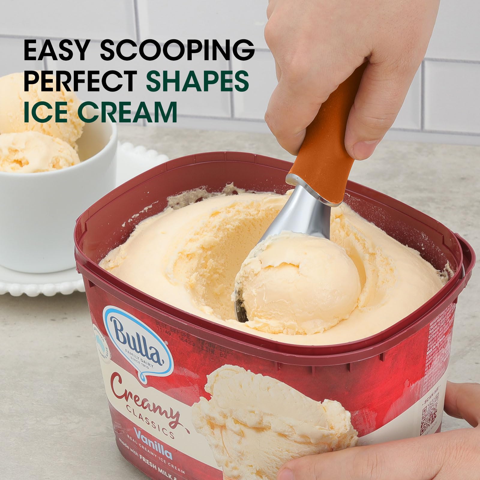 Cuchara de helado Beneno forma de esferas para porciones uniformes.