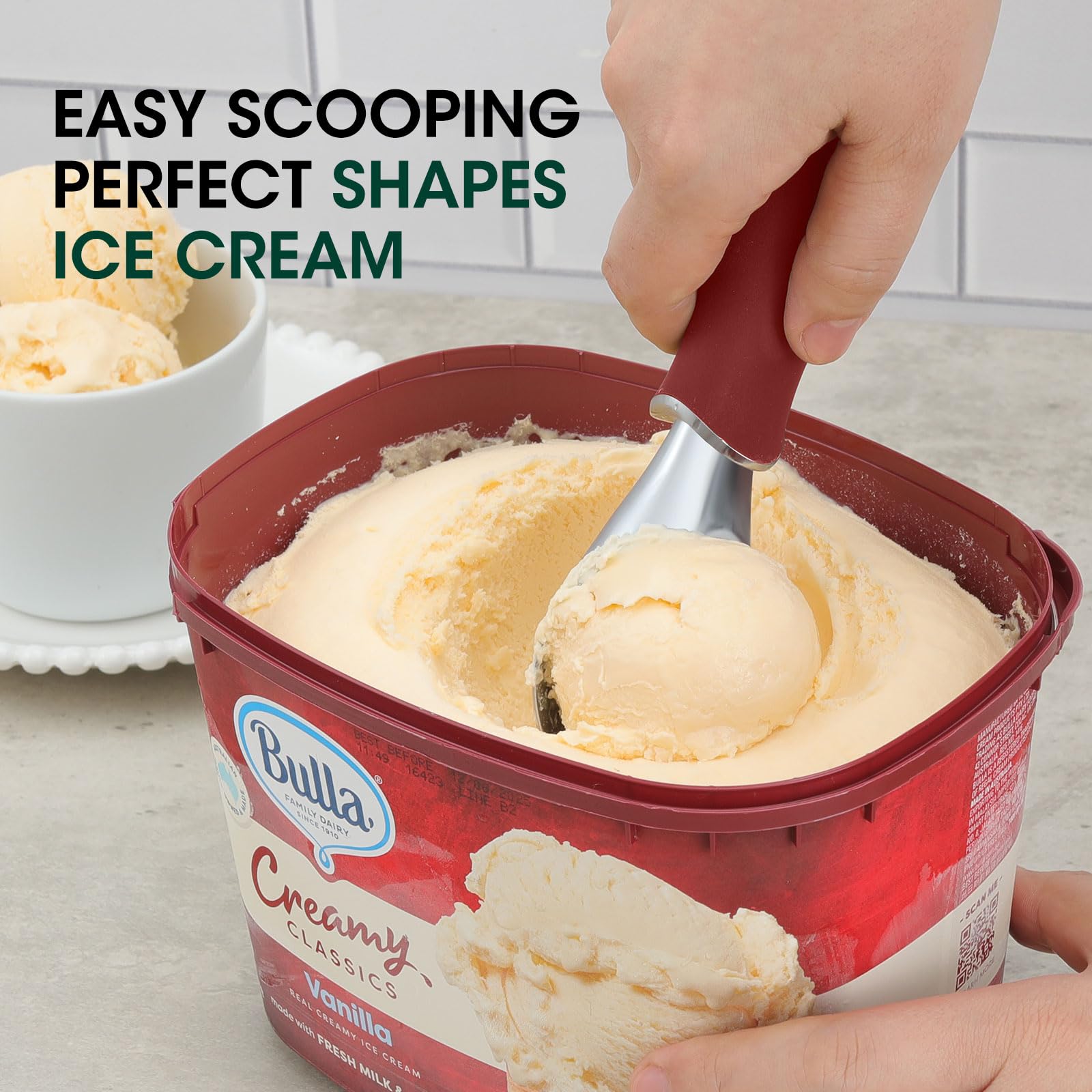 Beneno cuchara helado forma esferas perfectas para porciones uniformes.
