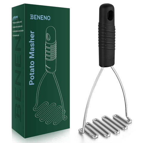 Beneno prensa-papas con mango ergonómico para prensado cómodo.