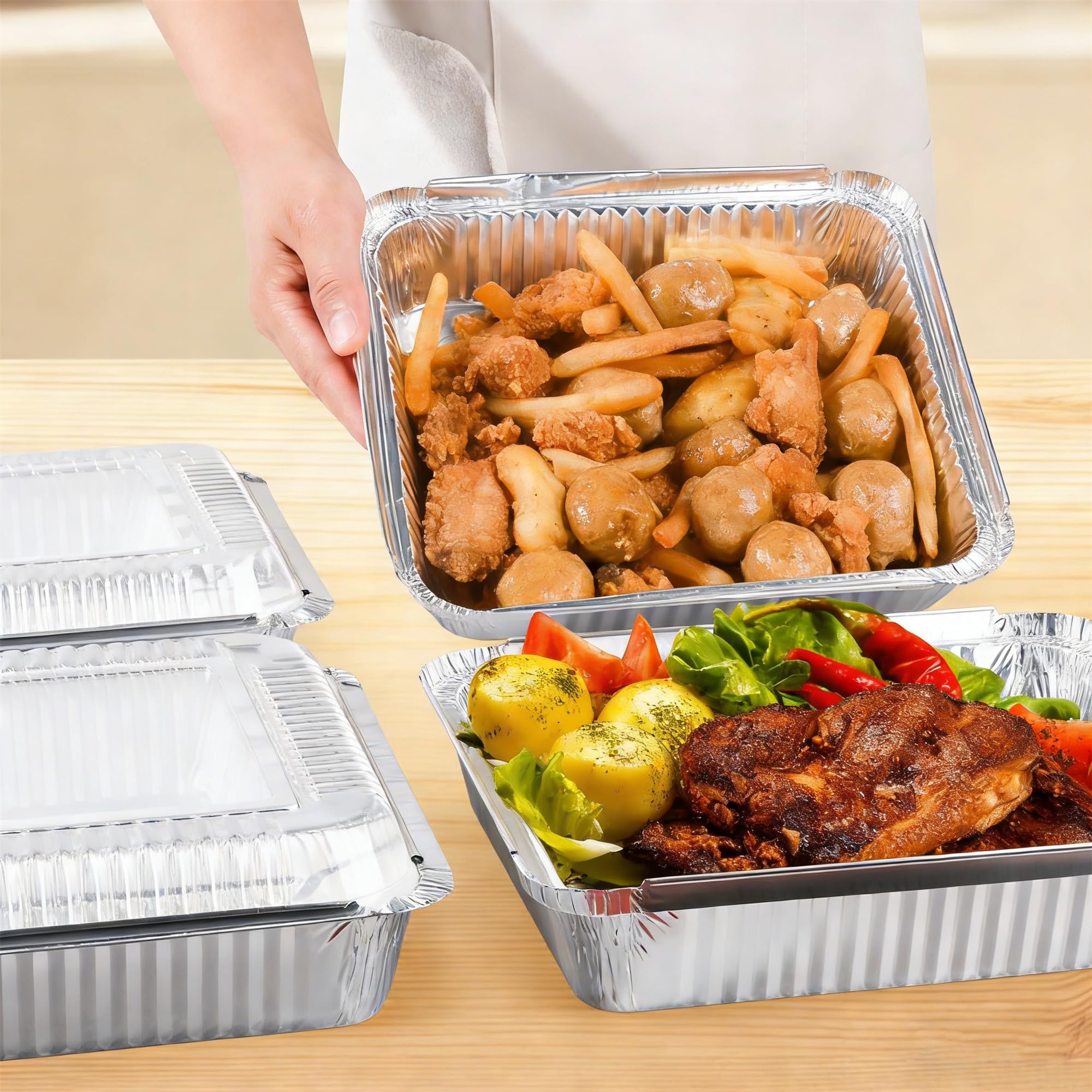 Envases de catering Benestanti 8x8 para entrega y servicio.