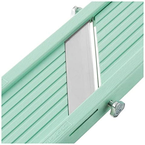 Benriner diseño compacto verde, almacenamiento sencillo en cocinas pequeñas.