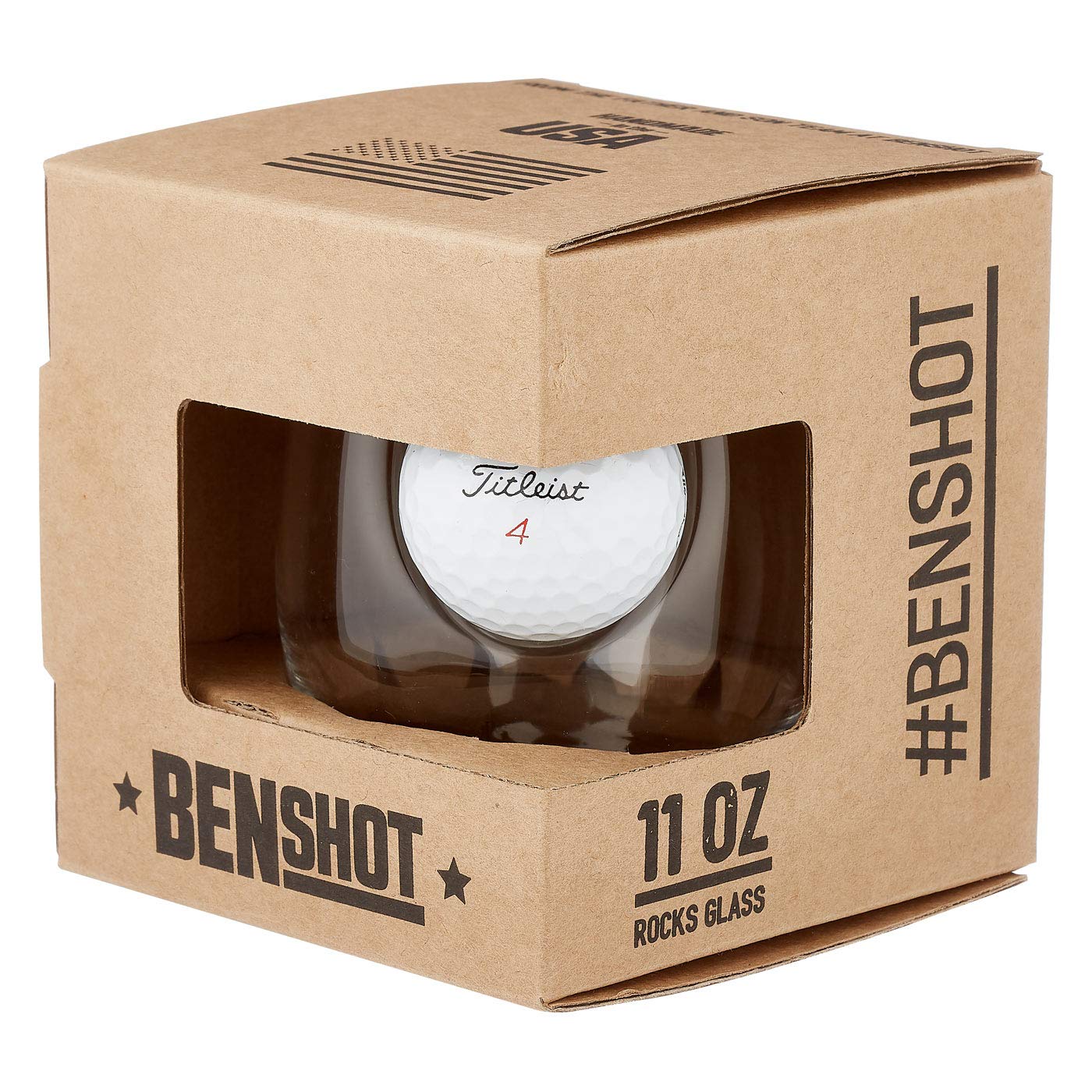 Detalle de bola de golf incrustada en vaso BenShot, resalta artesanía.